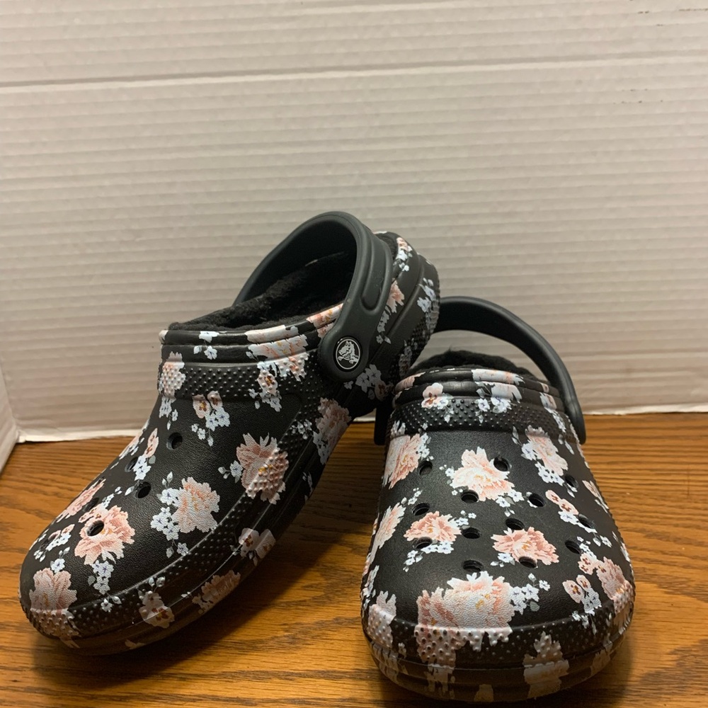 CROCS Floral Slippers Black and Pink with lining to keep you warm. Woman’s 6 - Picture 4 of 12